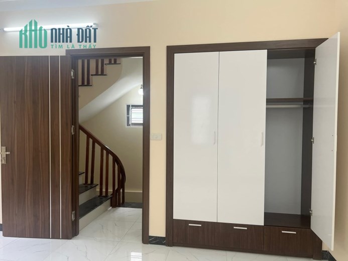 BÁN NHÀ PHỐ CỔ NGỌC LÂM 40M 5 TẦNG MẶT TIẾN 6,2M  CHỈ 3 TỶ9, NHÀ ĐẸP FULL NỘI THẤT, 10M Ô TÔ TRÁNH,