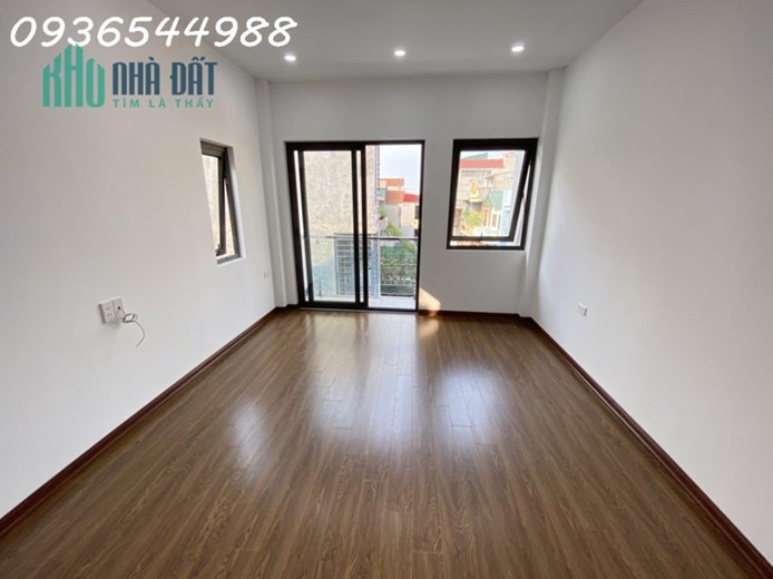 Bán nhà phố Vũ Xuân Thiều, Long Biên, gara ô tô, nhỉnh 4 tỷ, 40m2 x 5 tầng hiện đại