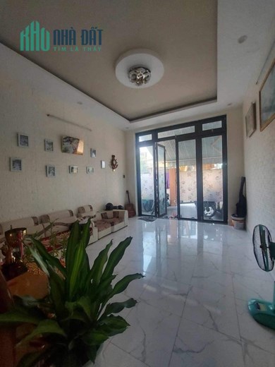Bán nhà 2 tầng mặt tiền, khu vực đường Cách Mạng Tháng 8 & Trường Chinh. Cẩm Lệ, Đà Nẵng. Diện tích