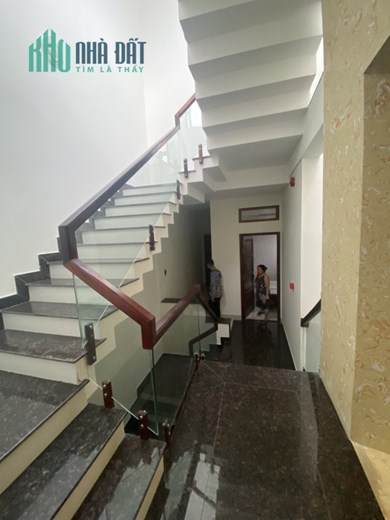 Bán nhà 5 tầng mặt phố gần chợ đêm Sơn Trà, Đà Nẵng. Diện tích 100 m2. Giá 14.5 tỷ