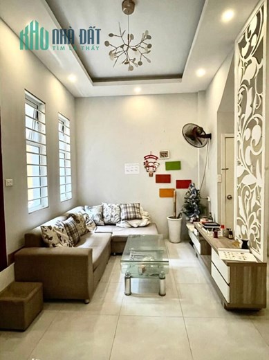 BÁN GẤP NHÀ VĂN HƯƠNG DT 39M2- 5 TẦNG. CÁCH NGÕ 20M- THOÁNG- LÔ GÓC- KINH DOANH .GIÁ 5,1 TỶ.