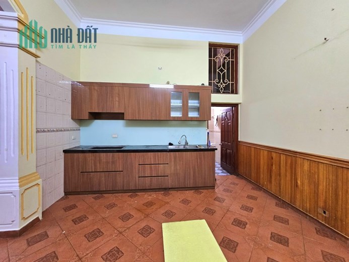 Ô TÔ TRÁNH - TRẦN QUANG DIỆU - HOÀNG CẦU - QUẬN ỦY ĐỐNG ĐA - 74M2 X 5 TẦNG - MT 6.6M - KINH DOANH