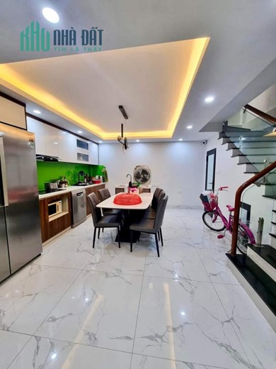 BIỆT THỰ DỊCH VỌNG CẦU GIẤY ĐẲNG CẤP - VỊ TRÍ KINH DOANH VÀNG - 2 THOÁNG SIÊU RỘNG - GIÁ CHỈ 28 TỶ.