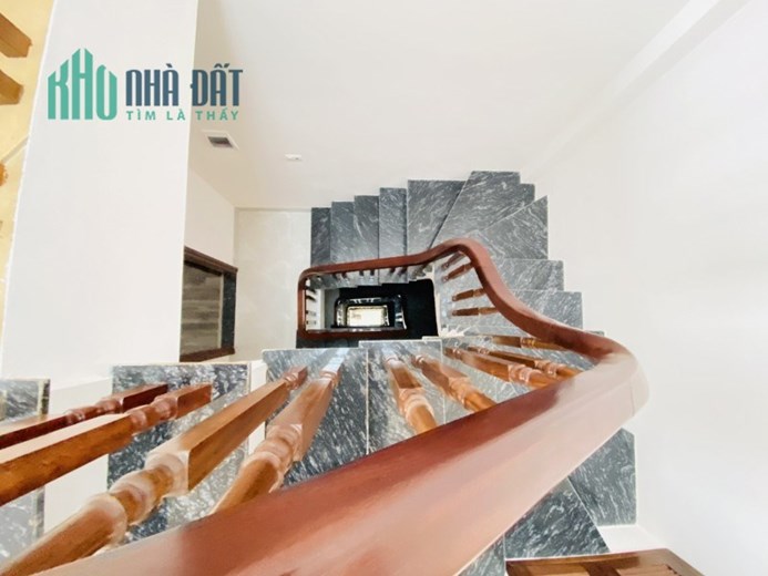 Bán nhà Nguyễn Khang, Cầu Giấy. 33mx5; giá 5 tỷ 8. Phương