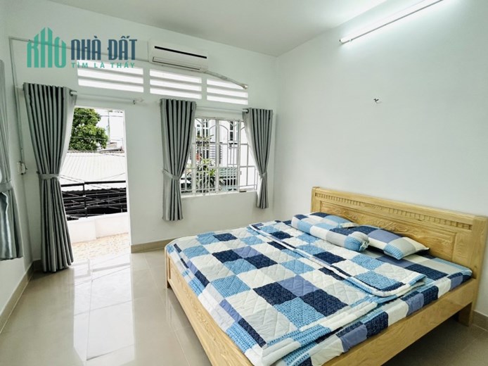 Giảm 500tr, nhà 45m2 Phan Huy Ích, cạnh Emart 2, hẻm xe hơi, chỉ 3,95 tỷ