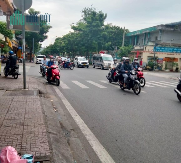 Bán nhà Mặt tiền Hồng Hà - Ngay Sân bay Tân Sơn Nhất, DT:4.2x22m, 2 tầng cũ, giá 22.9 tỷ.