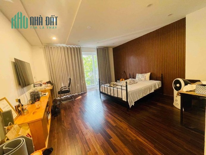 Chính chủ bán nhà Đường Láng 35m2 x 5 tầng hiện đại ở luôn chỉ 4 tỷ gần ô tô