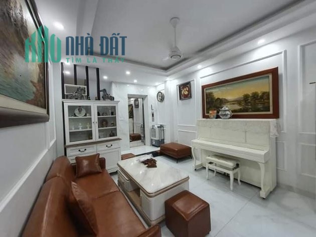 Chính chủ bán nhà Đường Láng 35m2 x 5 tầng hiện đại ở luôn chỉ 4 tỷ gần ô tô