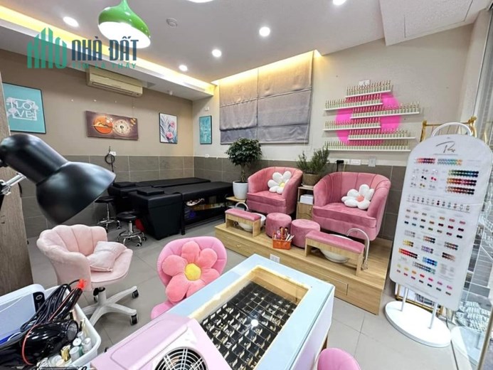 Mình cần sang nhượng cửa hàng : Nails +Mi + Gội tặng mấy chăm sóc da