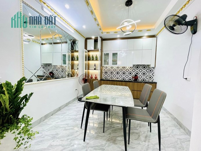 Bán nhà phố Trần Hữu Tước, ngõ nông, ô tô gần, nhà đẹp, 55m, 4PN, nhỉnh 5 tỷ