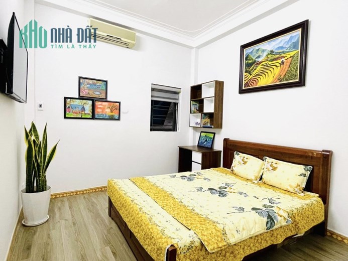 Bán nhà phố Trần Hữu Tước, ngõ nông, ô tô gần, nhà đẹp, 55m, 4PN, nhỉnh 5 tỷ