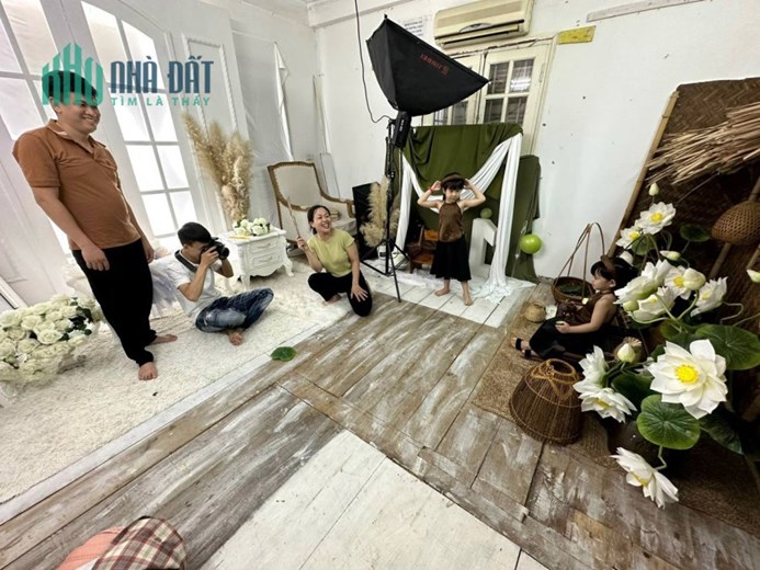 Cho thuê nhà riêng ô tô đỗ cửa phố Đội Cấn, DT 50m x 4 tầng + sân 20m , MT 5m, giá 23 triệu