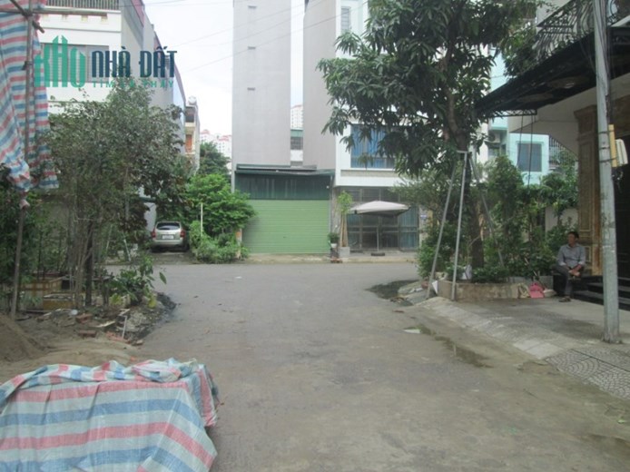 Tôi bán đất ĐG Hà Trì MT rộng gần công viên Hà Đông 60m2 chỉ 5.555 tỷ. LH 0989.62.6116