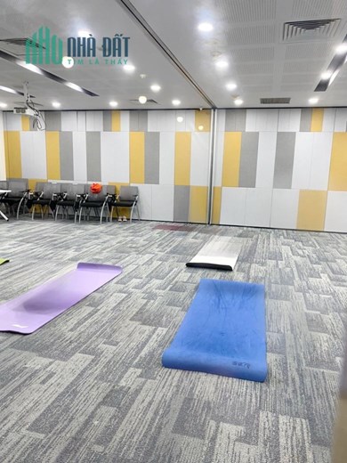Cho thuê toà nhà góc MT Bình Đông P13 Q8 (20 x 80m). Tổng 7500m2 sàn