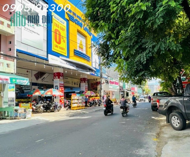 nhà  mặt tiền thành phố Kon Tum đường Hoàng Văn Thụ 4,1 m ngang (nở hậu 4,4m)x56m dài. giá 7,7 tỷ