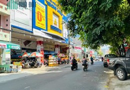 nhà  mặt tiền thành phố Kon Tum đường Hoàng Văn Thụ 4,1 m ngang (nở hậu 4,4m)x56m dài. giá 7,7 tỷ