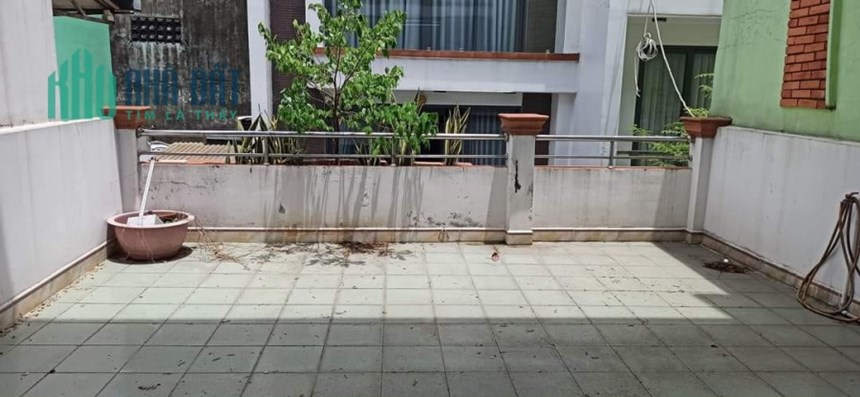 Đường Trần Quý P4 Q11 5m × 9.5m 4 tầng 4 PN Hẻm 4m gần mặt tiề Nhỉnh: 5 tỷ