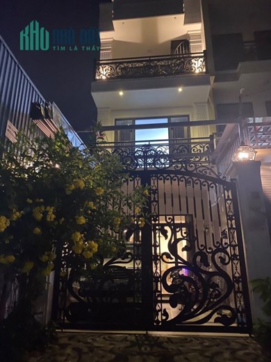 Nhà bán 3 Tầng đẹp có sân đậu xe hơi, P.Trường Thọ đối diện CC Moonlight