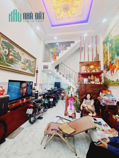 *Bán gấp nhà Hẻm VÍP 413 Lê Văn Quới 40m2,3Tầng Nhỉnh 3 tỷ