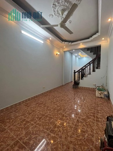 Chỉ còn 3 tỷ 5 có ngay nhà đẹp Tân Mai, ở luôn , ô tô 40m2- 4T. LH 0987136162