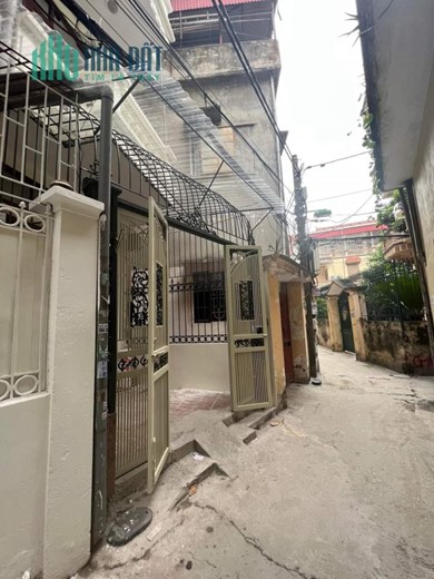 Chỉ còn 3 tỷ 5 có ngay nhà đẹp Tân Mai, ở luôn , ô tô 40m2- 4T. LH 0987136162