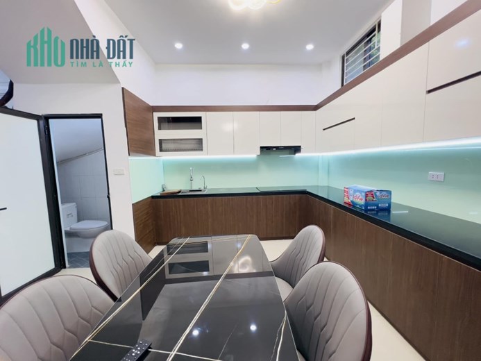 Bán nhà Tây Hồ 42m,  Ô TÔ Vào Nhà, Khu Cán Bộ, 8 tỷ 1