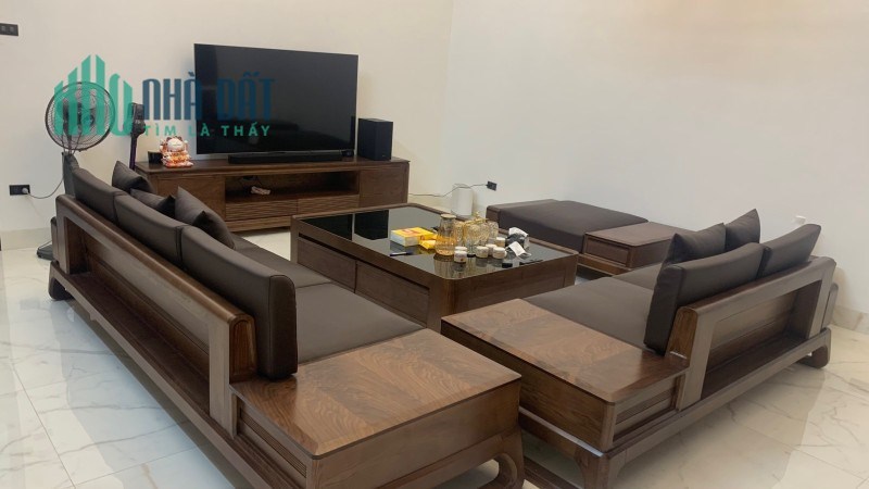 Bán biệt thự mặt phố Nguyễn Khang 155m 3 tầng mặt tiền 8.5m ô tô kinh doanh tấp nập 33.5 tỷ lh