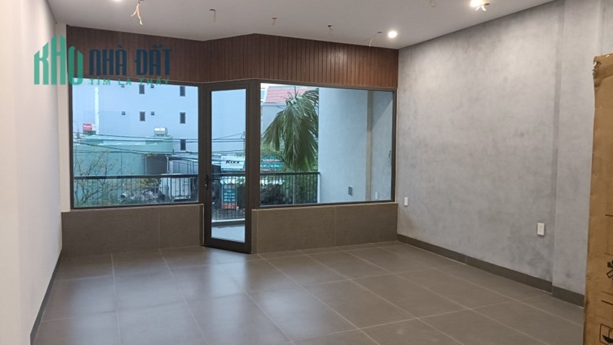 NHÀ 4 TẦNG THANG MÁY PHỐ KINH DOANH SẦM UẤT, XUNG QUANH NHÀ HÀNG, KARAOKE,NHỈNH 9 TỶ