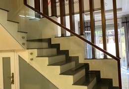 NHÀ  MẶT TIỀN ĐƯỜNG SỐ TRUNG TÂM QUẬN 7, 75m2, NGANG LỚN XE HƠI NGỦ TRONG NHÀ, 9,5 TỶ