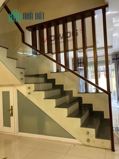 NHÀ  MẶT TIỀN ĐƯỜNG SỐ TRUNG TÂM QUẬN 7, 75m2, NGANG LỚN XE HƠI NGỦ TRONG NHÀ, 9,5 TỶ