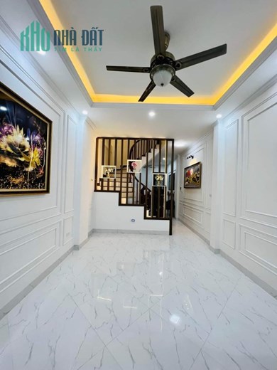 Thật hiếm ! Tây Hồ, 5 tầng mới, 40m2, ngõ thông, trước nhà rộng, gần Ô TÔ, 5P ra Hồ, chỉ nhỉnh hơn
