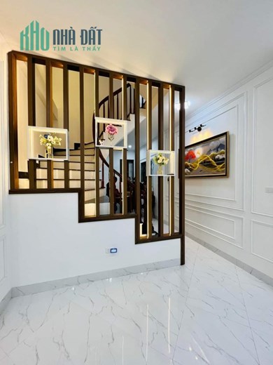 Thật hiếm ! Tây Hồ, 5 tầng mới, 40m2, ngõ thông, trước nhà rộng, gần Ô TÔ, 5P ra Hồ, chỉ nhỉnh hơn