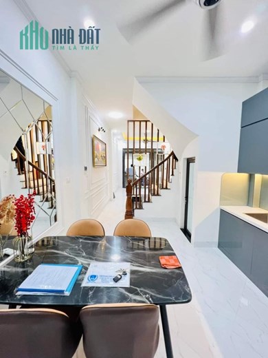 Thật hiếm ! Tây Hồ, 5 tầng mới, 40m2, ngõ thông, trước nhà rộng, gần Ô TÔ, 5P ra Hồ, chỉ nhỉnh hơn