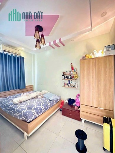 Bán nhà Thống nhất Quận Gò Vấp, hẻm xe hơi, 56m2, 3 tầng ngang gần 5m.
