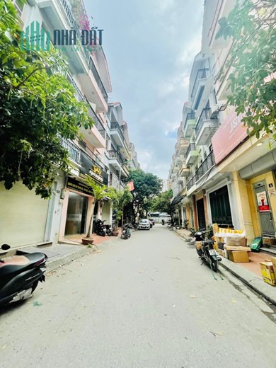 Bán đất ngõ 61 Lạc Trung, 132m2, MT8.7m, 35tỷ, ô tô tránh, vỉa hè, 0977097287