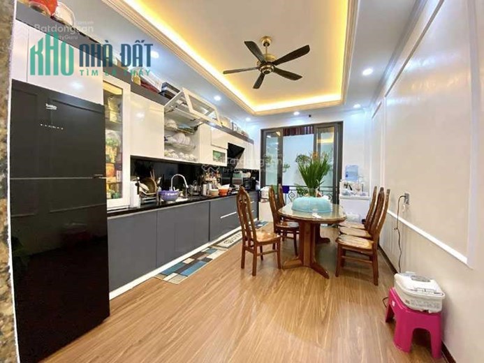 Bán nhà đẹp thang máy, gara ô tô Nguyễn Sơn, Long Biên, đường ô tô tránh, 75m2, hơn 10 tỷ