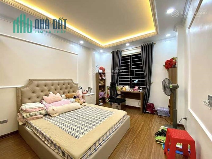 Bán nhà đẹp thang máy, gara ô tô Nguyễn Sơn, Long Biên, đường ô tô tránh, 75m2, hơn 10 tỷ