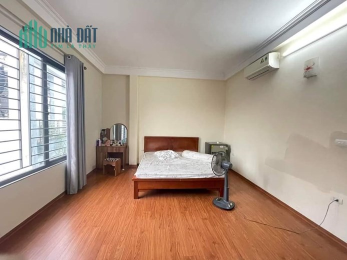 HÀNG HIẾM, Ô TÔ VÀO  NHÀ, LÔ GÓC, NGÕ THÔNG PHÂN LÔ.

Bán Nhà Phố Nguyễn Văn Cừ 45m2, 5 Tầng, MT