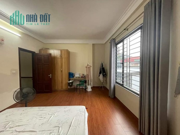 HÀNG HIẾM, Ô TÔ VÀO  NHÀ, LÔ GÓC, NGÕ THÔNG PHÂN LÔ.

Bán Nhà Phố Nguyễn Văn Cừ 45m2, 5 Tầng, MT
