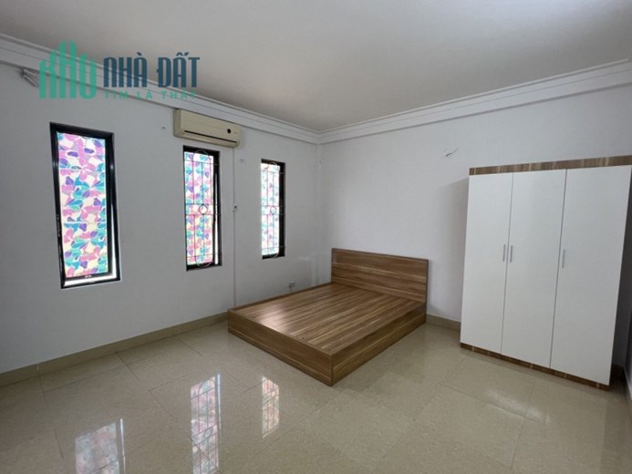 Bán nhà Phương Mai 28m2 x 5 tầng, mt 4.2m, oto đỗ cửa, nhà mới kính koong, chỉ 4.5 tỷ