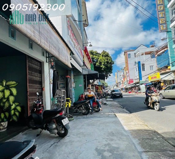NHÀ PHỐ KON TUM, ĐƯỜNG HOÀNG VĂN THỤ 4,1M  NGANG  (NỞ HẬU 4.4) X 56M, GIÁ 7,7 TỶ