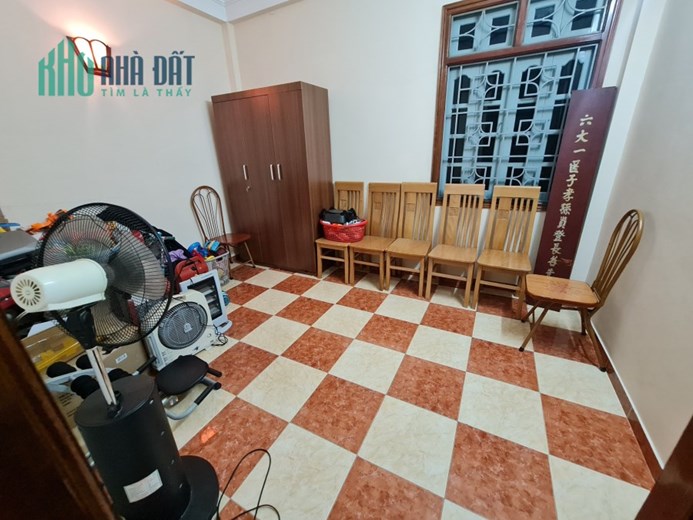 Bán nhà phân lô phố Hoàng Quốc việt 60m2 x 4 t mt 6 m giá 13,1 tỷ