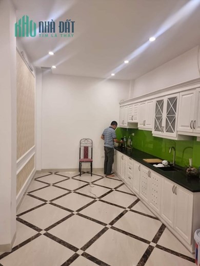 NHÀ MỚI ĐẸP LONG LANH, KINH DOANH NHỎ, Ô TÔ 5 CHỖ VÀO NHÀ.

Trần Khát Chân 45m2, 5 Tầng, MT 3,2M,
