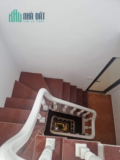 NHÀ MỚI ĐẸP LONG LANH, KINH DOANH NHỎ, Ô TÔ 5 CHỖ VÀO NHÀ.

Trần Khát Chân 45m2, 5 Tầng, MT 3,2M,