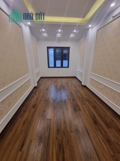 NHÀ MỚI ĐẸP LONG LANH, KINH DOANH NHỎ, Ô TÔ 5 CHỖ VÀO NHÀ.

Trần Khát Chân 45m2, 5 Tầng, MT 3,2M,