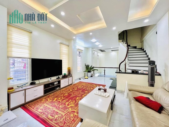 Bán nhà ngõ 85 Định Công Thượng 42m2, 5 tầng giá 9.5 tỷ, ô tô vào nhà