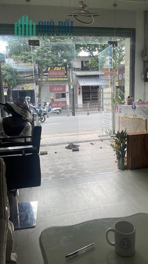 Sang mặt bằng spa phun xăm nail mi 30tr gồm có 10tr tiền cọc nhà