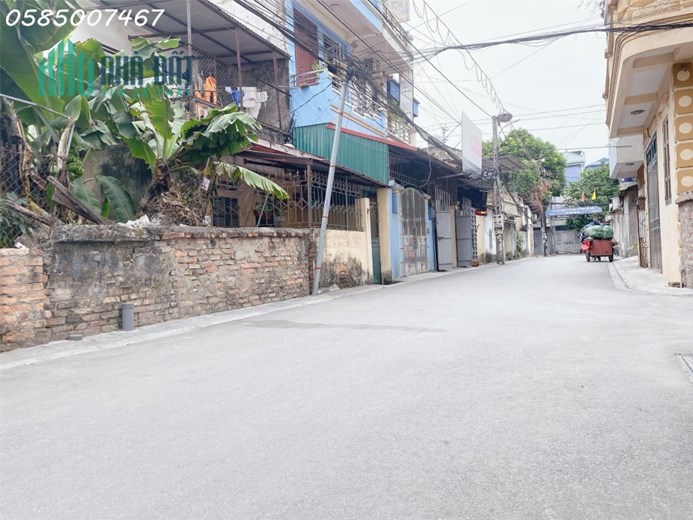 BÁN ĐẤT THỊ TRẤN ĐÔNG ANH TỔ 22 OTO TRÁNH NHAU CHỈ NHỈNH 2 TỈ