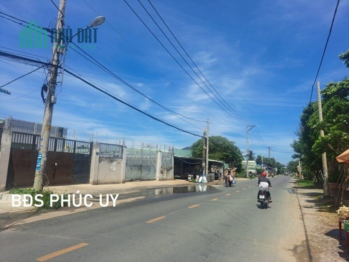 ĐẤT MT BÙI CÔNG TRỪNG - NGANG 44M - SÁT BÊN TRƯỜNG HỌC - GIÁ HƠN 10TR/M2.