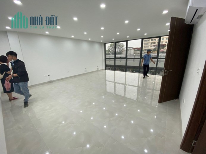 Cho thuê nhà có thang máy MP Minh Khai, DT 120m x 8 tầng, MT 12m, thông sàn, PCCC, 99 triệu